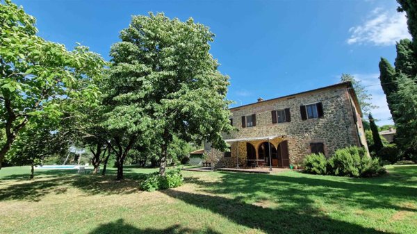 casa indipendente in vendita a Lucignano