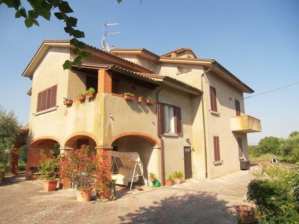 casa indipendente in vendita a Lucignano in zona Pieve Vecchia