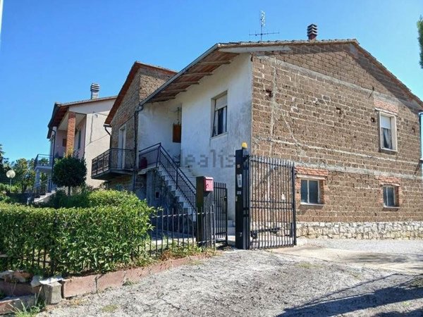 casa indipendente in vendita a Lucignano in zona Pieve Vecchia