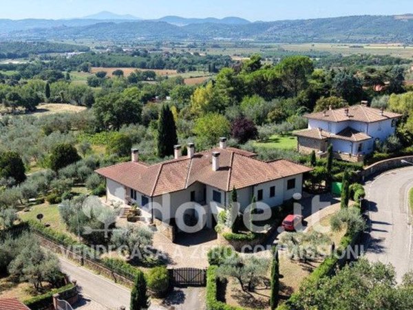 casa indipendente in vendita a Lucignano