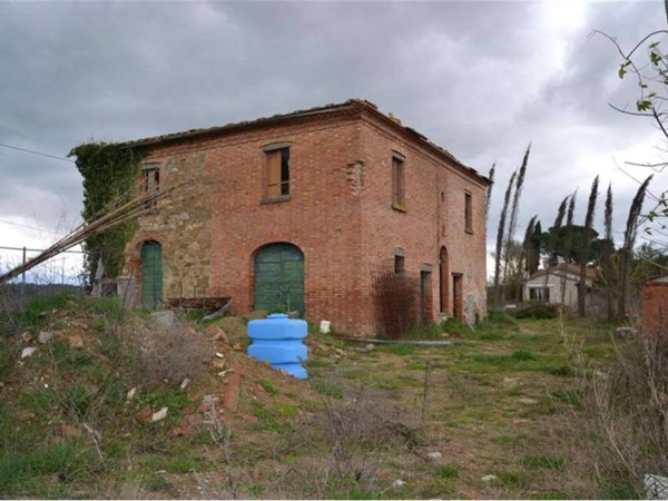 casa indipendente in vendita a Lucignano