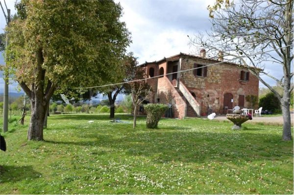casa indipendente in vendita a Lucignano
