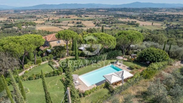 casa indipendente in vendita a Lucignano