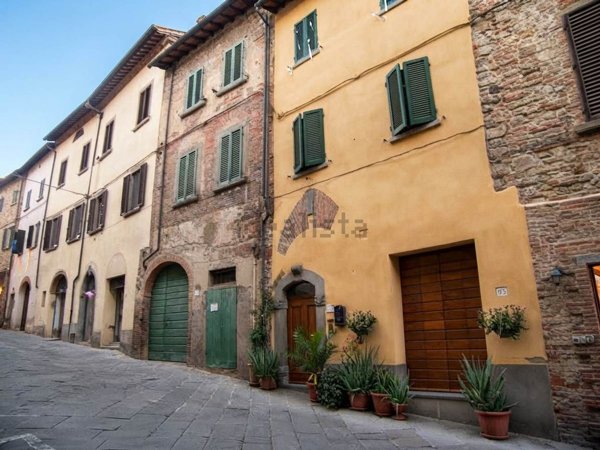 casa indipendente in vendita a Lucignano