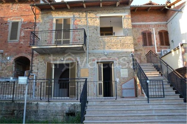 casa indipendente in vendita a Lucignano