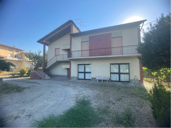 casa indipendente in vendita a Marciano della Chiana in zona Cesa