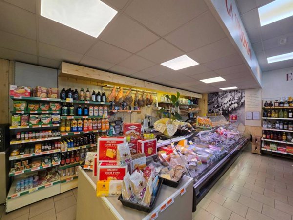 negozio in vendita a Marciano della Chiana in zona Cesa