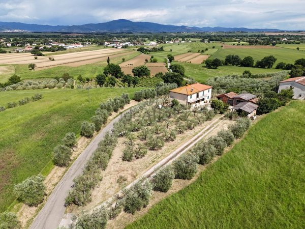 casa indipendente in vendita a Marciano della Chiana in zona Cesa
