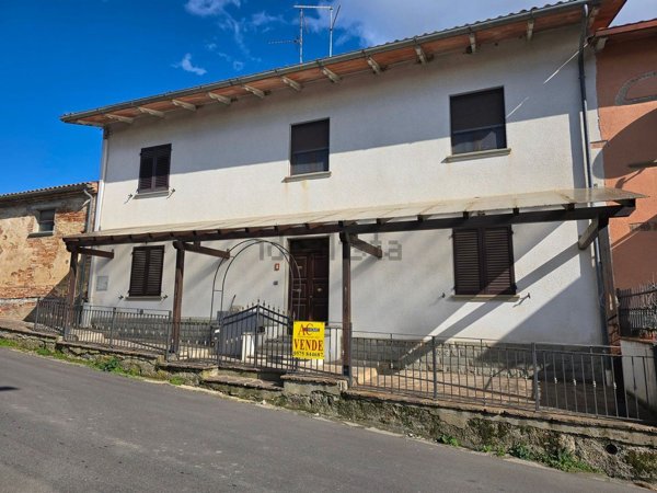 appartamento in vendita a Marciano della Chiana in zona Cesa