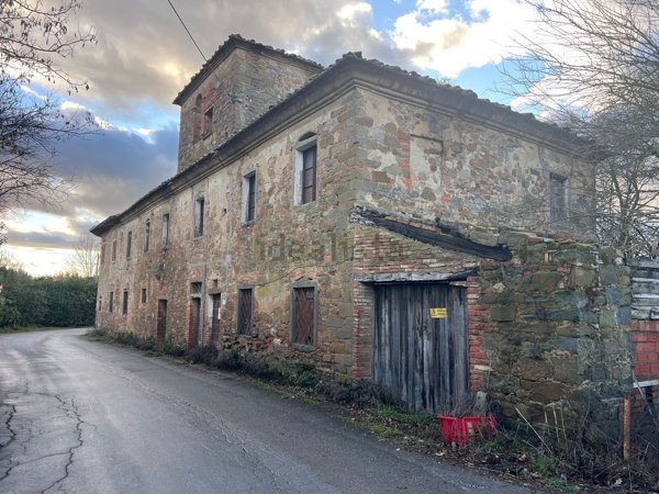 casale in vendita a Marciano della Chiana