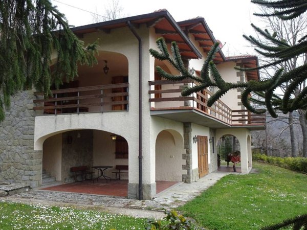 casa indipendente in vendita a Montemignaio in zona Prato