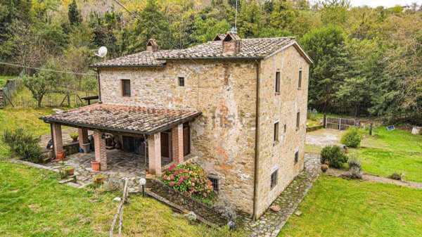 casa indipendente in vendita a Monterchi