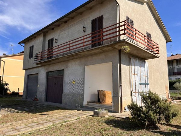 casa indipendente in vendita a Monte San Savino in zona Alberoro