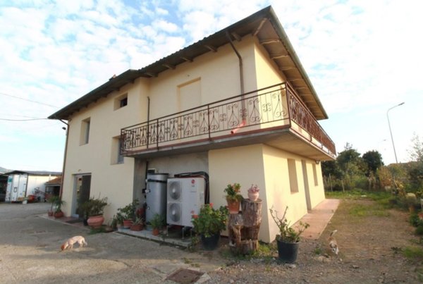 casa indipendente in vendita a Monte San Savino in zona Alberoro