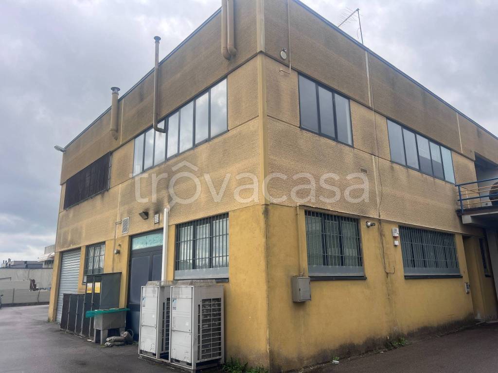 locale commerciale in vendita a Monte San Savino