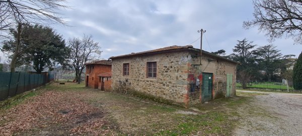 locale di sgombero in vendita a Monte San Savino in zona Alberoro