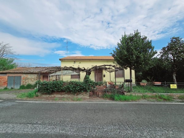 casa indipendente in vendita a Monte San Savino in zona Alberoro