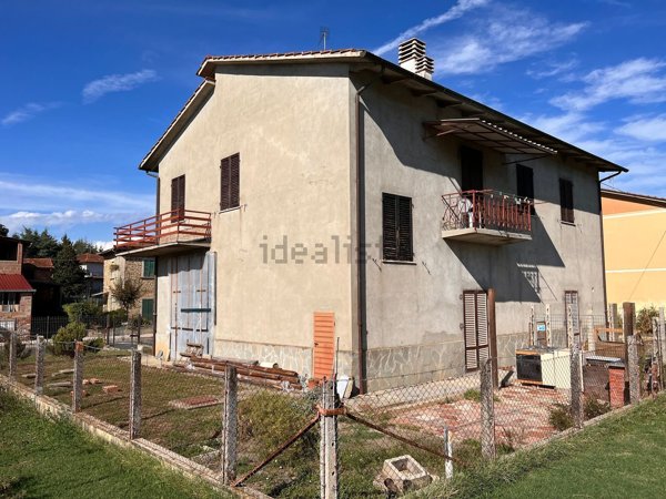 casa indipendente in vendita a Monte San Savino in zona Alberoro