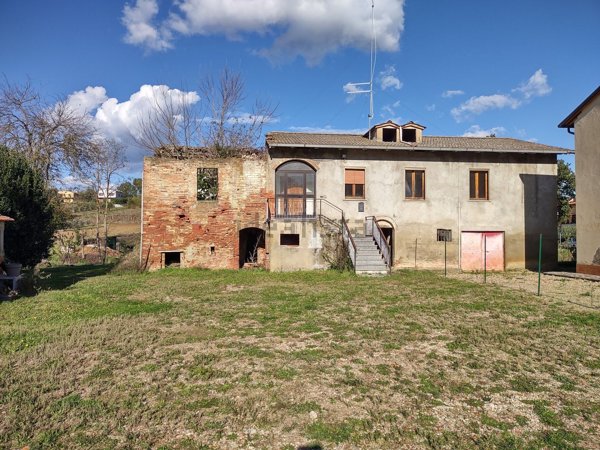 casa indipendente in vendita a Monte San Savino in zona Montagnano
