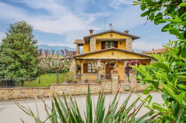 casa indipendente in vendita a Monte San Savino in zona Alberoro