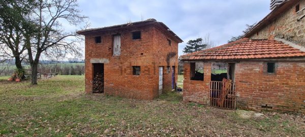 locale di sgombero in vendita a Monte San Savino in zona Alberoro