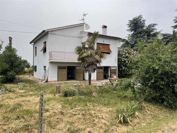 casa indipendente in vendita a Monte San Savino in zona Alberoro