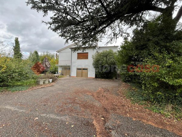 casa indipendente in vendita a Monte San Savino in zona Alberoro