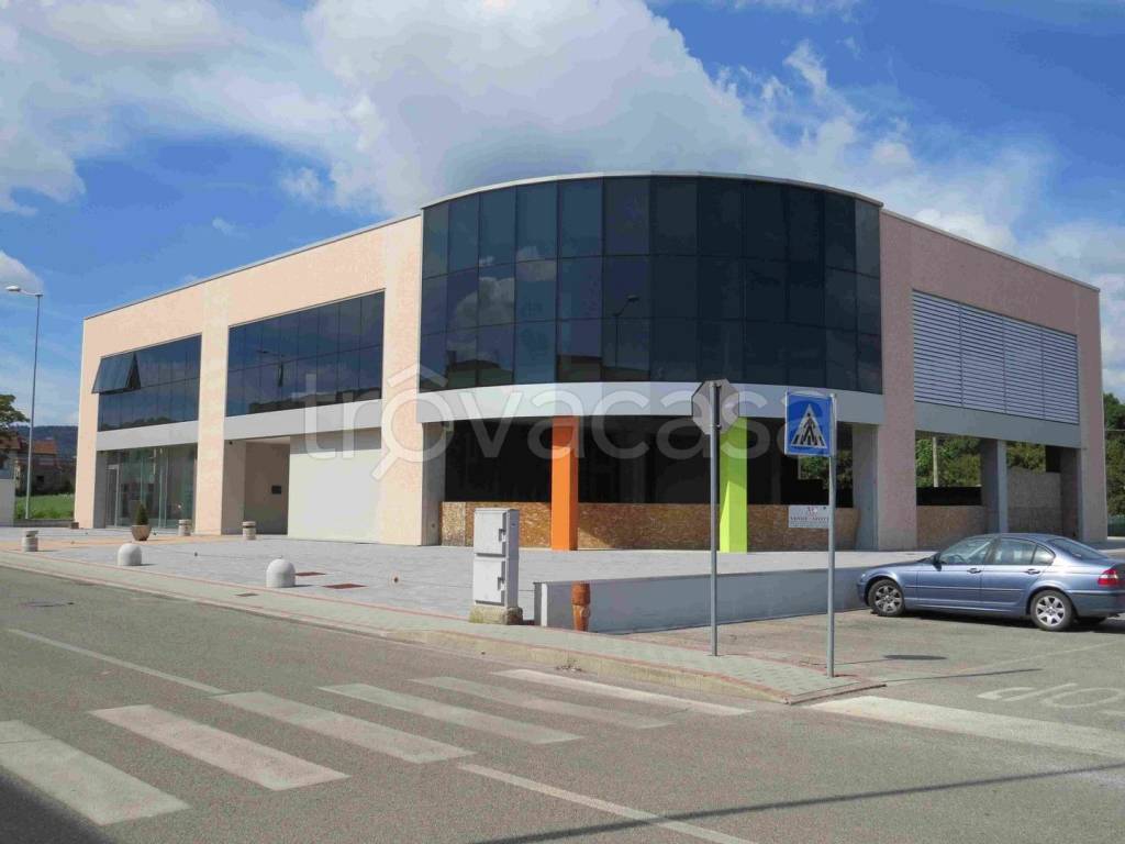 locale commerciale in vendita a Monte San Savino