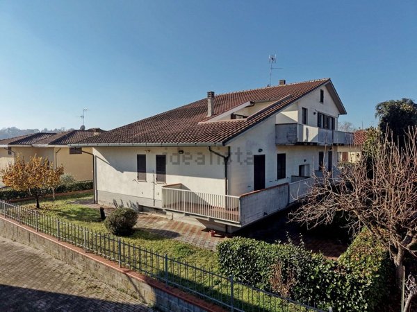 casa indipendente in vendita a Monte San Savino in zona Alberoro