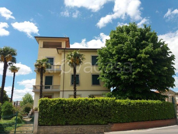 casa indipendente in vendita a Monte San Savino in zona Alberoro