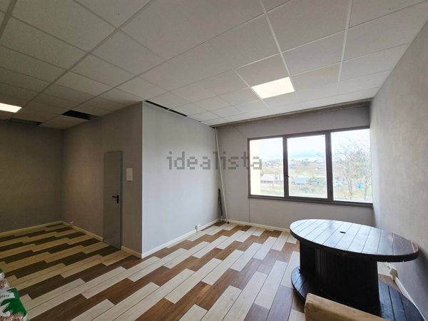 locale commerciale in vendita a Monte San Savino