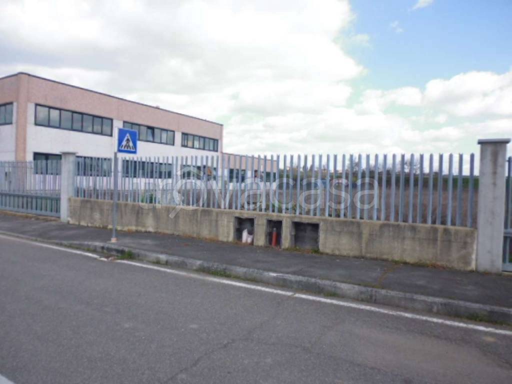 locale commerciale in vendita a Monte San Savino