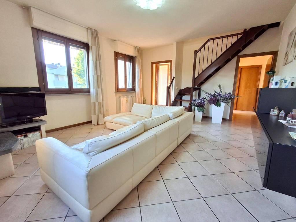 appartamento in vendita a Monte San Savino in zona Montagnano