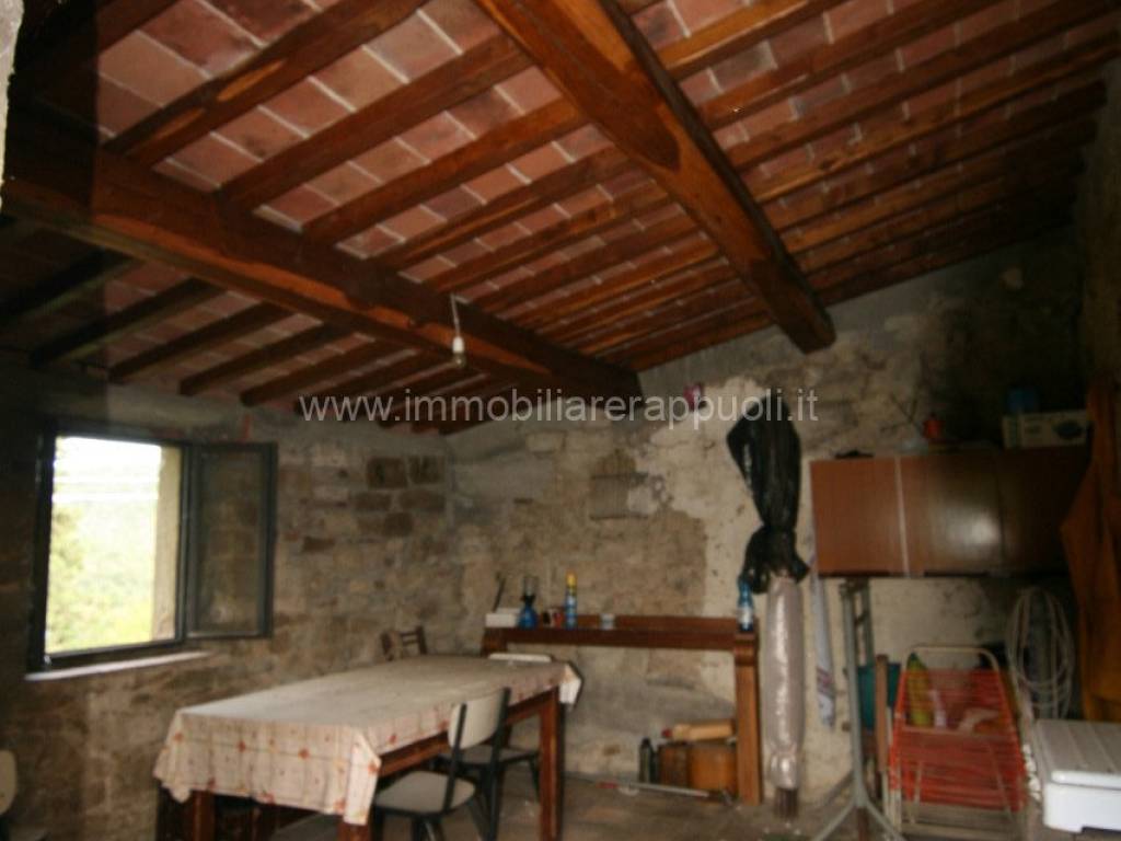 locale commerciale in vendita a Monte San Savino