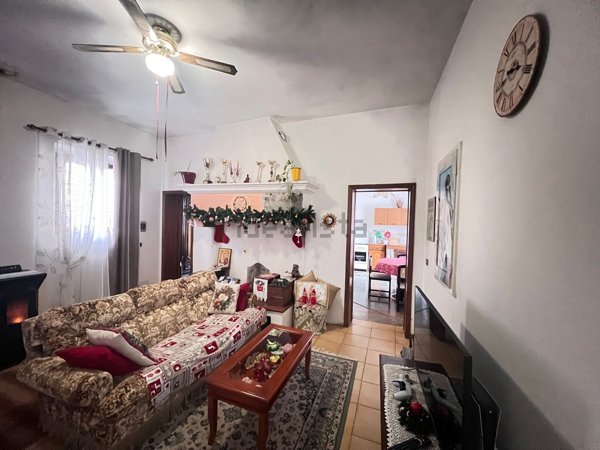 casa indipendente in vendita a Monte San Savino in zona Verniana