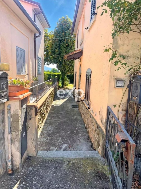 casa indipendente in vendita a Monte San Savino in zona Montagnano