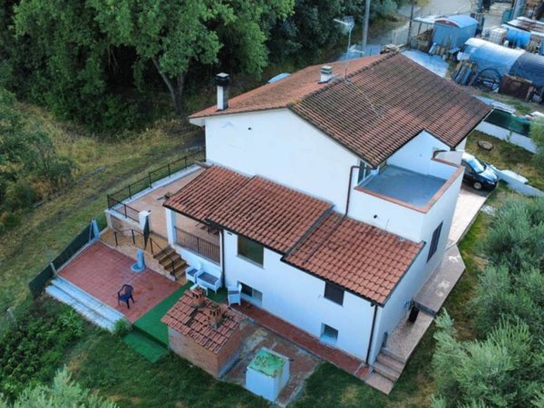 casa indipendente in vendita a Monte San Savino in zona Verniana