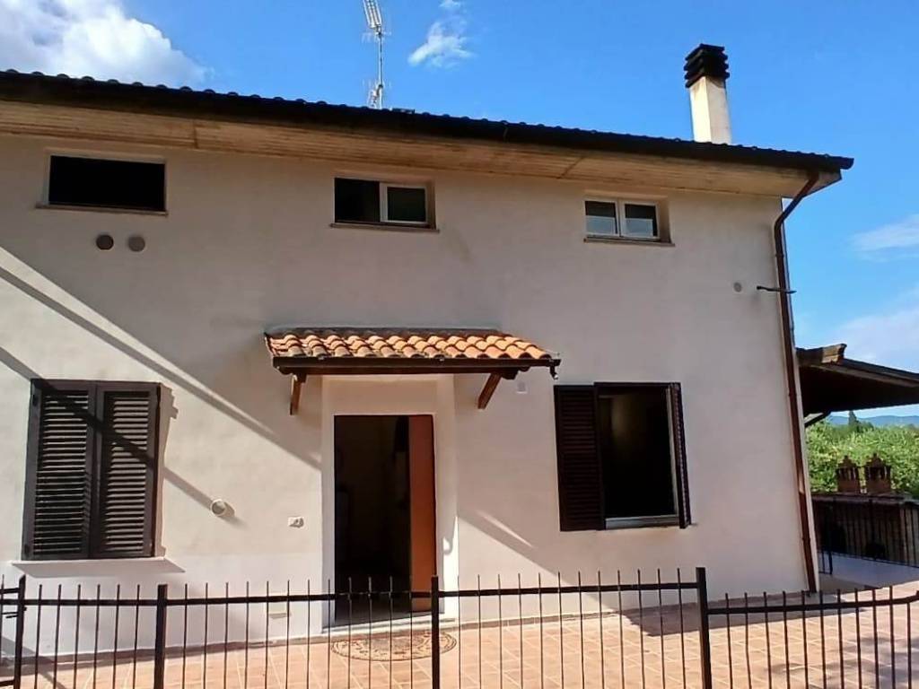 casa indipendente in vendita a Monte San Savino in zona Verniana