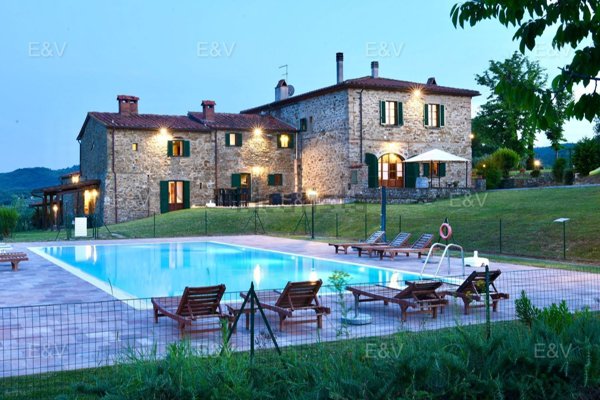 casale in vendita a Monte San Savino in zona Verniana