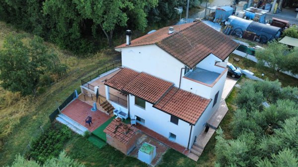 casa indipendente in vendita a Monte San Savino in zona Verniana