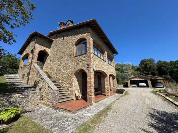 casa indipendente in vendita a Monte San Savino in zona Verniana