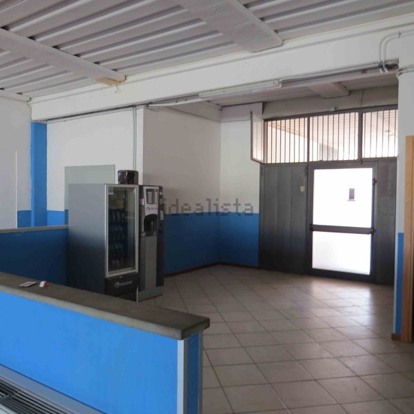 locale commerciale in vendita a Monte San Savino