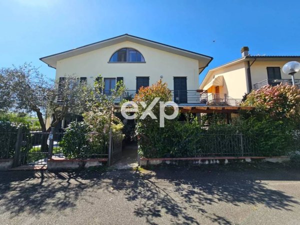 casa indipendente in vendita a Monte San Savino in zona Alberoro