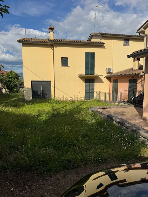 casa indipendente in vendita a Monte San Savino in zona Alberoro