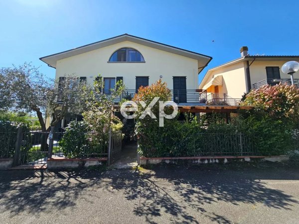 casa indipendente in vendita a Monte San Savino in zona Alberoro