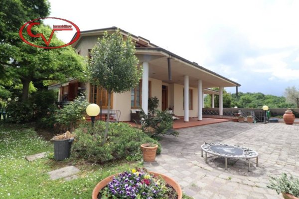 casa indipendente in vendita a Montevarchi