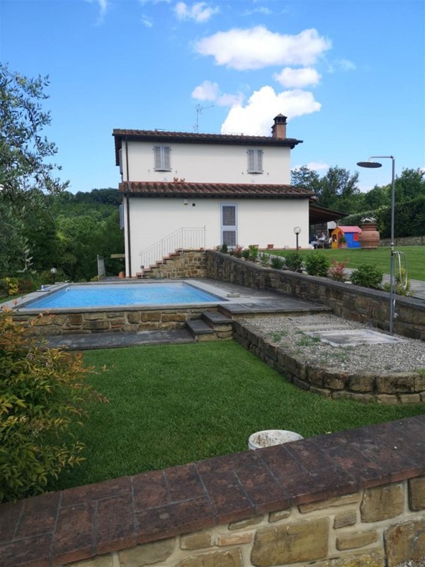 casa indipendente in vendita a Montevarchi