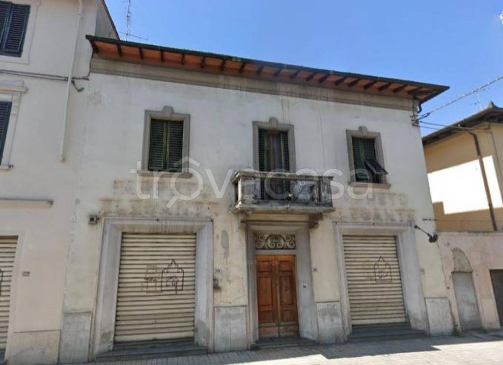 negozio in vendita a Montevarchi
