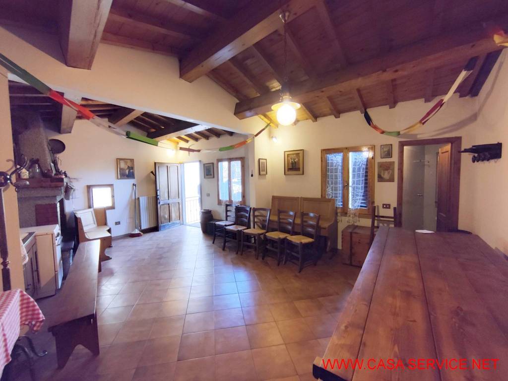casa indipendente in vendita a Montevarchi