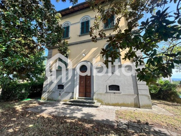 casa indipendente in vendita a Montevarchi